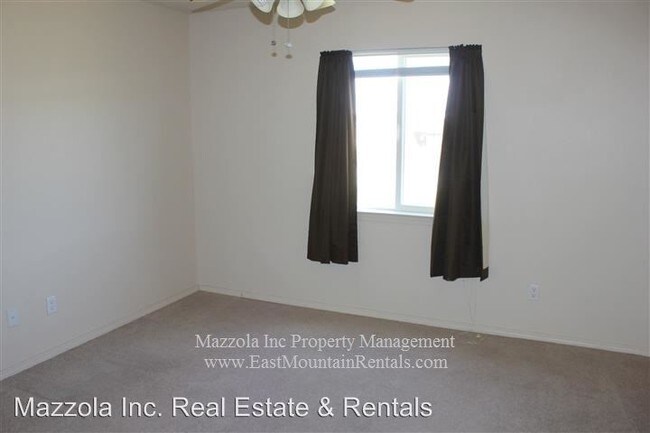 Building Photo - 3 br, 1 bath House - 22C Vallecitos