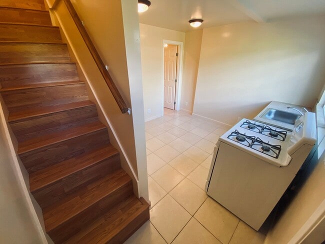 Foto del edificio - Downtown Split-Level Apartment