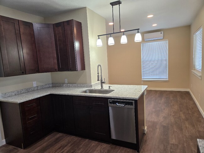 Foto del edificio - 105 Elbow Ct