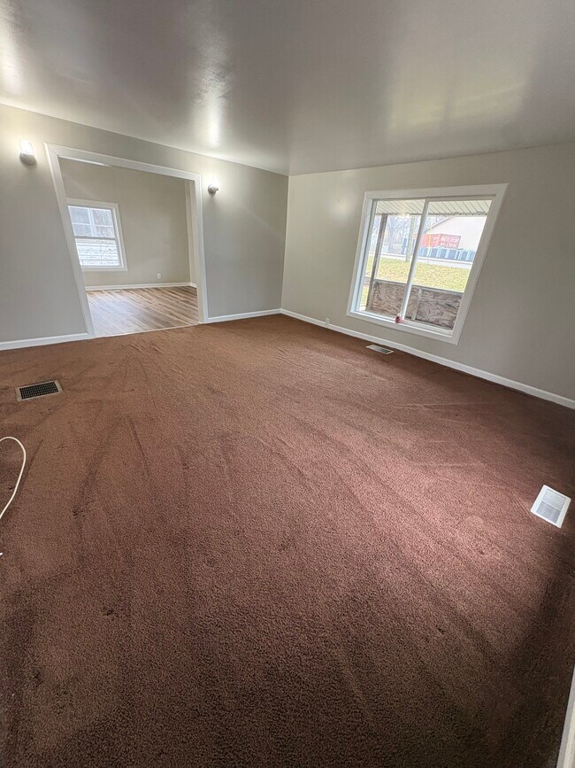 Foto del edificio - 205 S Broadway St