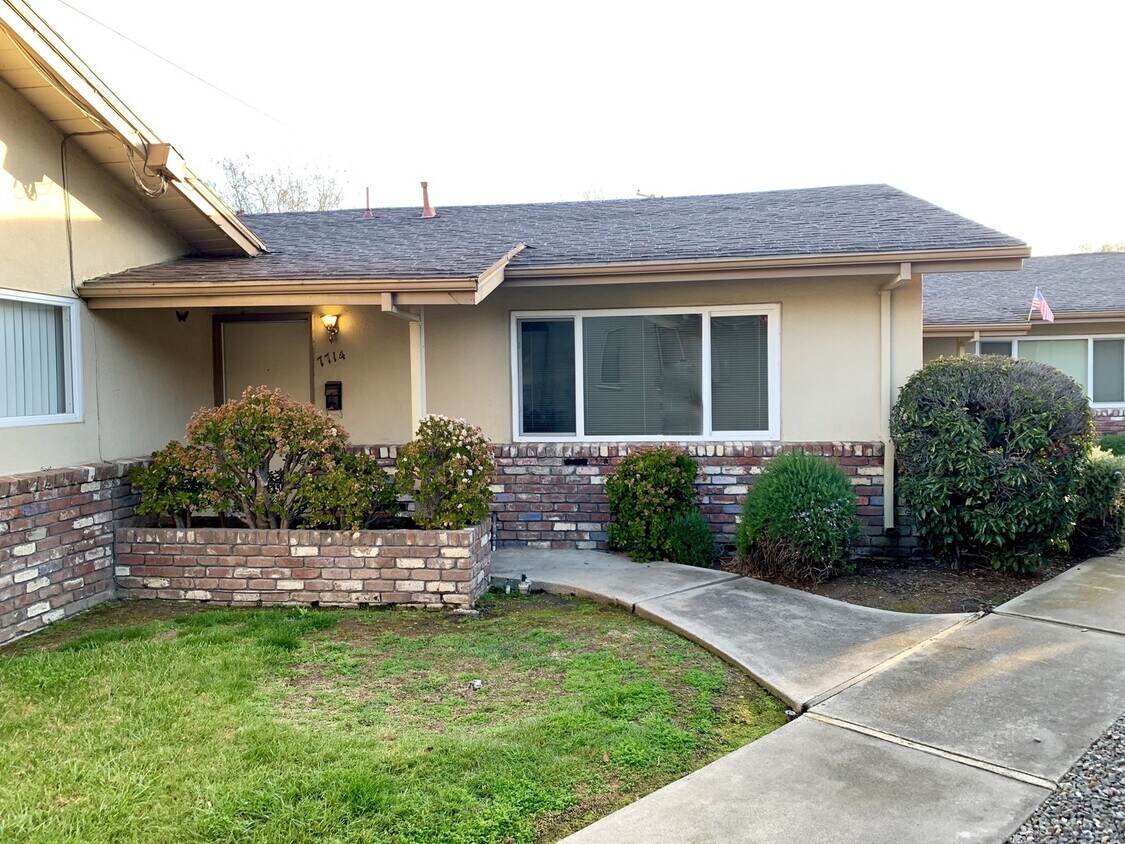 7712 Brentwood Dr Unit 7714, Stockton, CA 95207 Room for Rent in