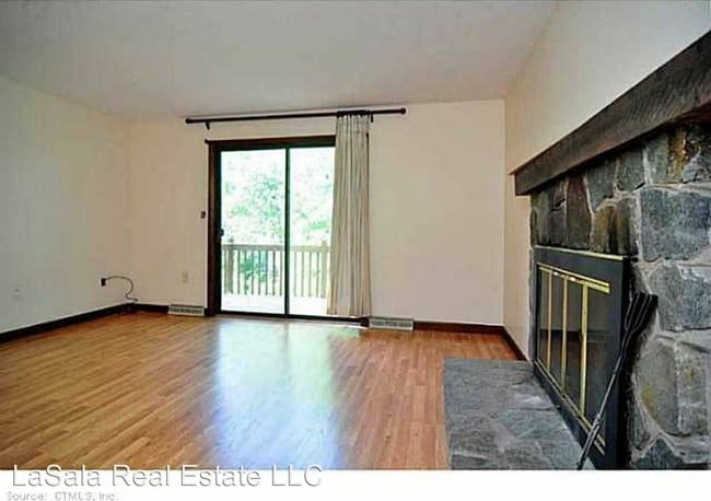 Building Photo - 2 br, 1.5 bath House - 86 Spring Lane