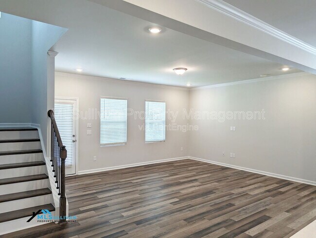 Foto del edificio - 5866 Woodlawn Dr