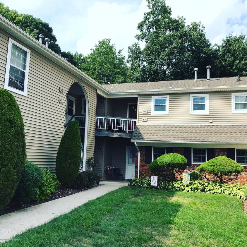 68 Sharon Ct Unit 68, Old Bridge Township, NJ 08857 Condo for Rent in