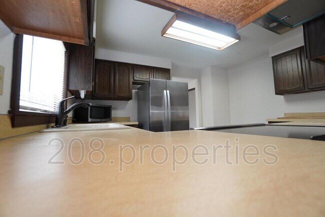 Foto del edificio - 3392 S Maze Ave
