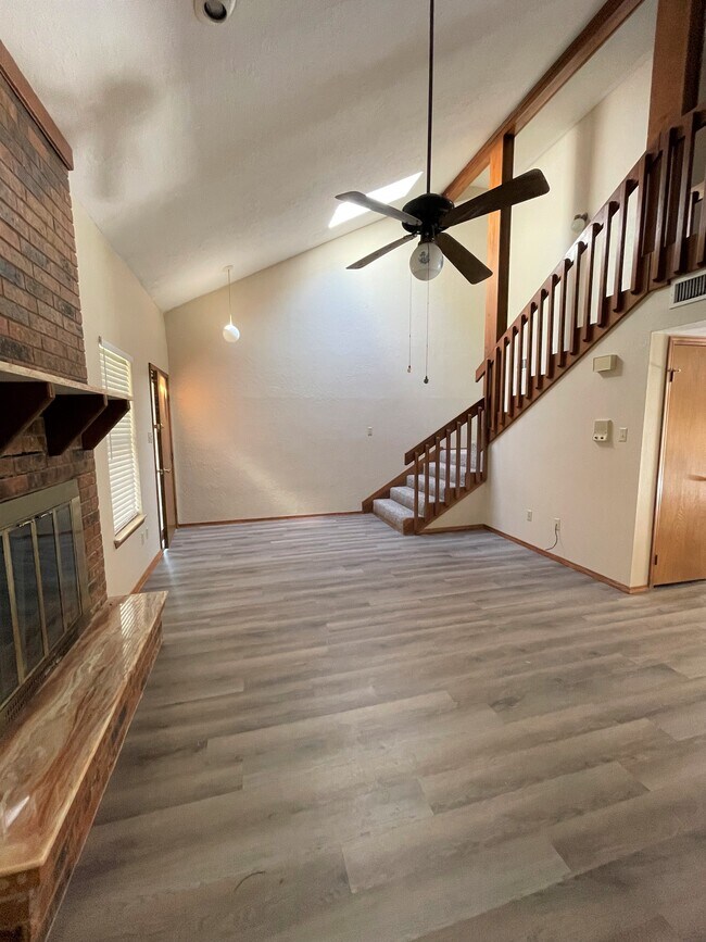 Foto del edificio - 4506 NE Arlington Ave
