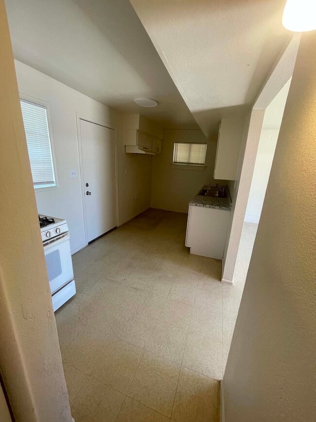 Photo - 16 E King Rd Apartment