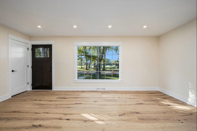 Building Photo - 506 W Morgan Ave