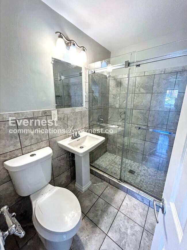 Foto del edificio - 1001 Kinney St