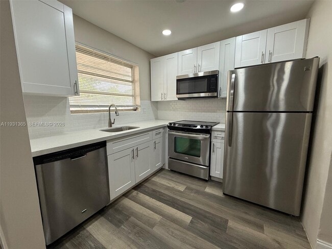 Building Photo - 3033 NW 43rd Ave