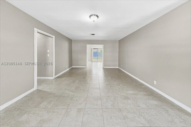 Building Photo - 458 NE 38th St