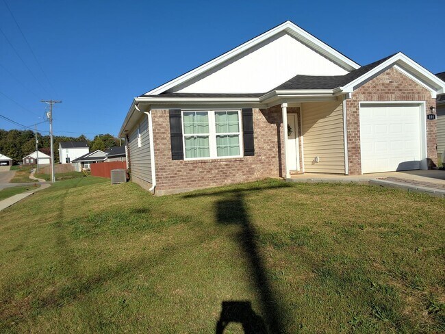 Building Photo - Cozy 3 Bed, 2 Bath House In Vine Grove, KY
