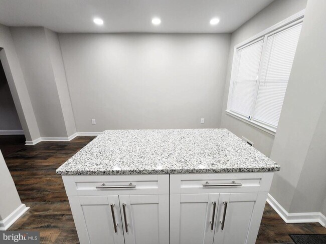 Building Photo - 349 Grovethorn Rd