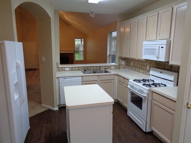 Foto del edificio - 5820 Vista Glen Ln