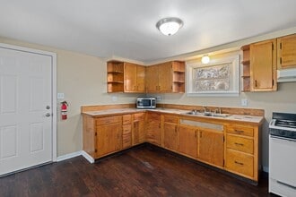 Building Photo - 807 Benwood Ave