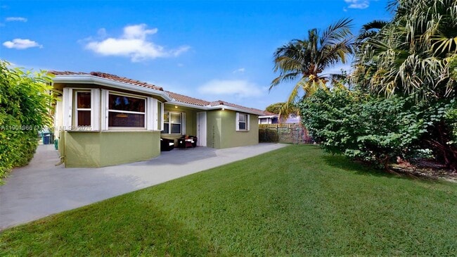 Building Photo - 12567 SW 121st Ave