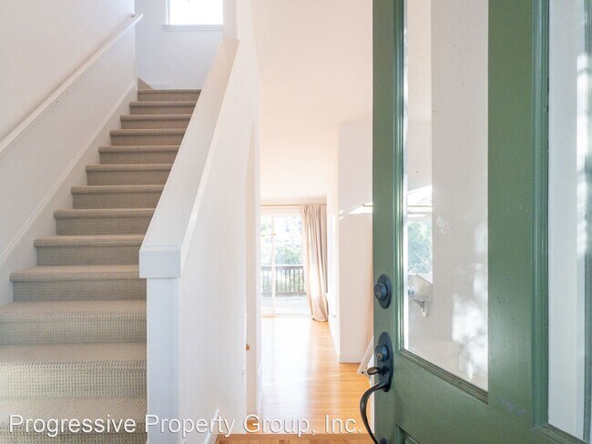 Building Photo - 4 br, 3.5 bath House - 417 Wellesley Avenue