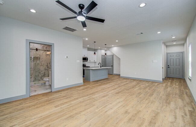 Foto del edificio - 835 S Victory Dr