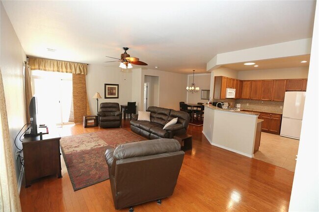 Building Photo - 233 Bonham Loop