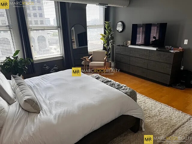 Building Photo - 210 South St