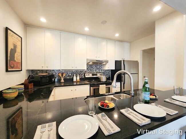 Building Photo - Top floor large 2 bed 2 bath open views at Woodlake