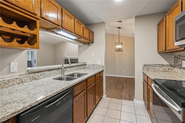 Foto del edificio - 408 Warm Springs Cir