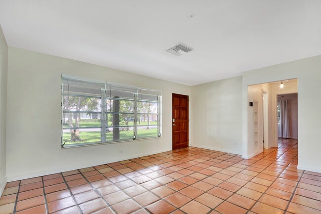 Foto del edificio - 8336 SE Palm St