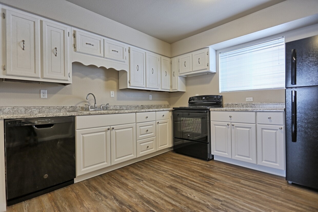 Primary Photo - 1230 Boulder Dr