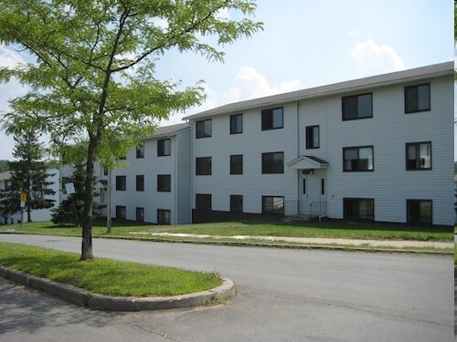 Primary Photo - Sleepy Hollow Apartments