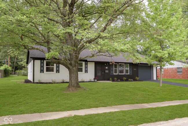 Building Photo - 1916 Fairhaven Dr