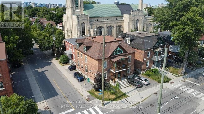 Photo du bâtiment - 253 Fifth Ave