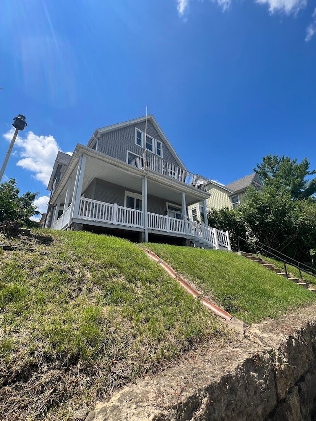 Building Photo - 1525 Fairview Pl