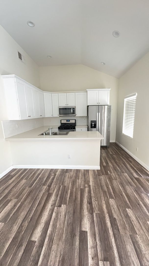 Foto del edificio - 3 BEDROOM VICTORVILLE HOME