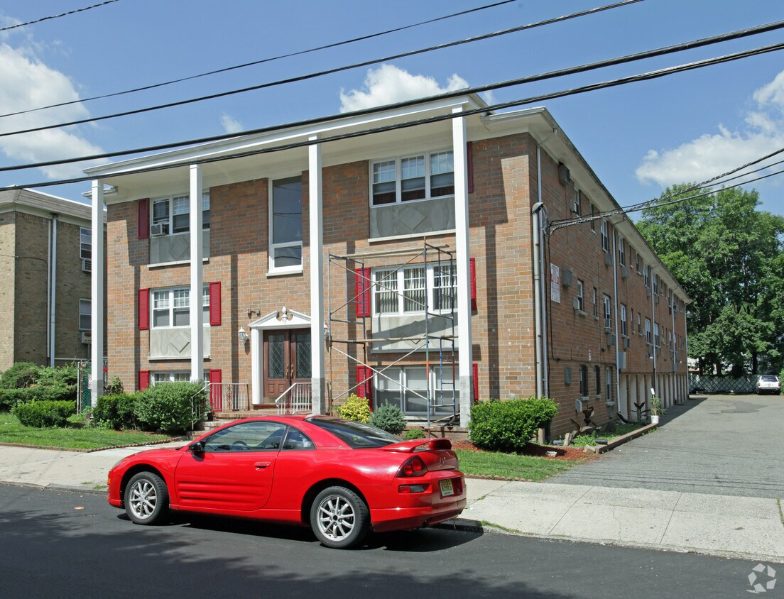 Primary Photo - 47 Linden Ave