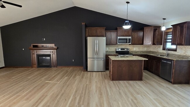 Building Photo - 1115 NW Abbie Dr