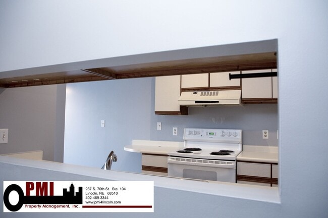 Building Photo - 2 Bedroom, 1.5 Bathroom Single Unit for Rent at Historic WaterPark