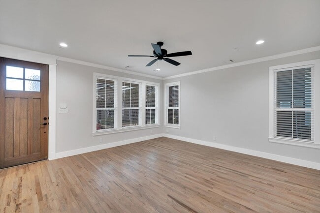 Building Photo - 500 Woodside Trl