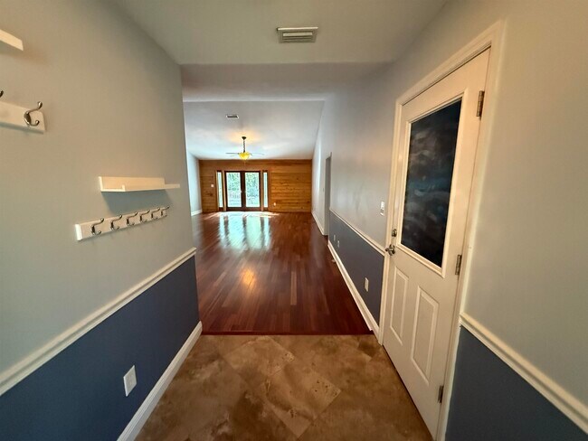 Foto del edificio - 1584 Chadwick Way