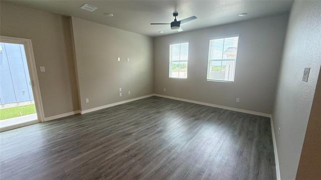 Foto del edificio - 809 Blossom Ln