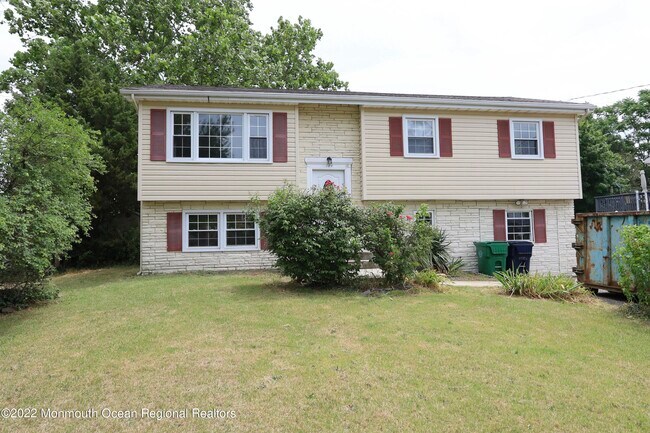 Building Photo - 104 Fairway Dr