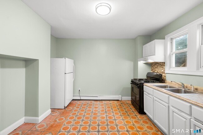 Building Photo - 48 Lockwood Ave