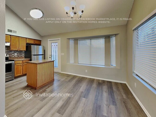 Building Photo - 2106 W Monona Dr