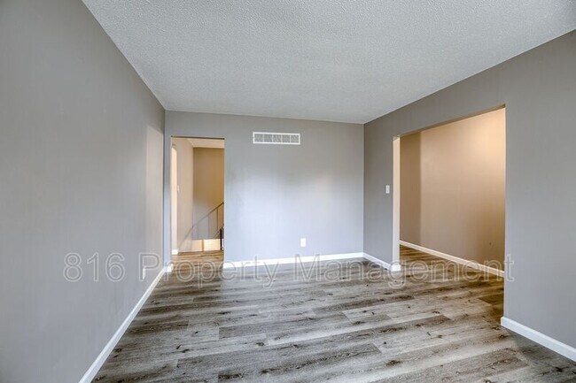 Foto del edificio - 11125-11127 E 84th Terr