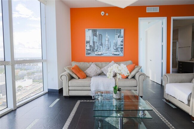 Foto del edificio - 18201 Collins Ave