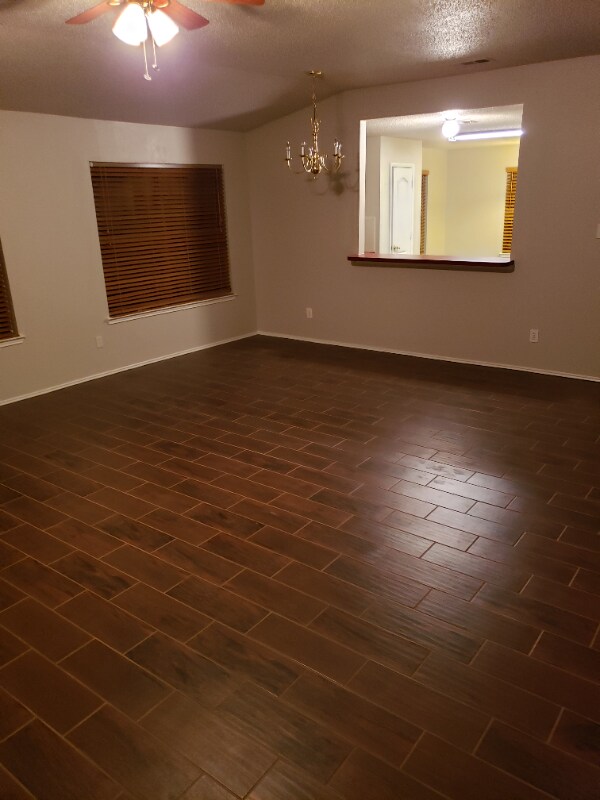 Building Photo - 712 Oriole Dr