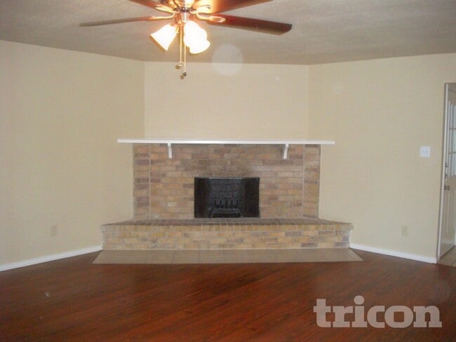 Foto del edificio - 9215 Sophora Dr