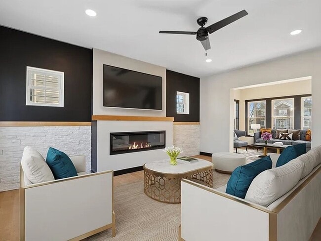 Building Photo - South Grandview