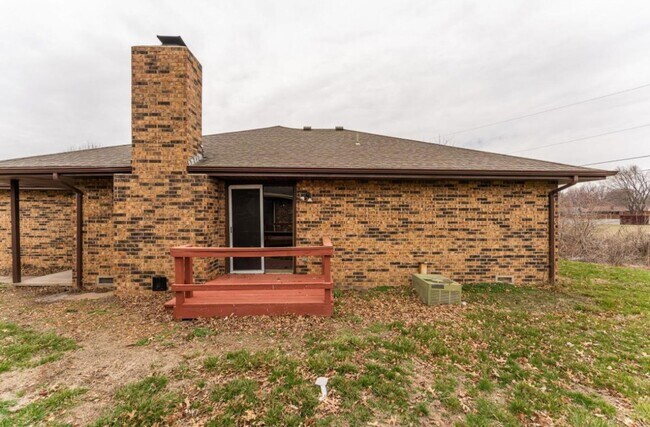 Building Photo - 607-609 E Redwood