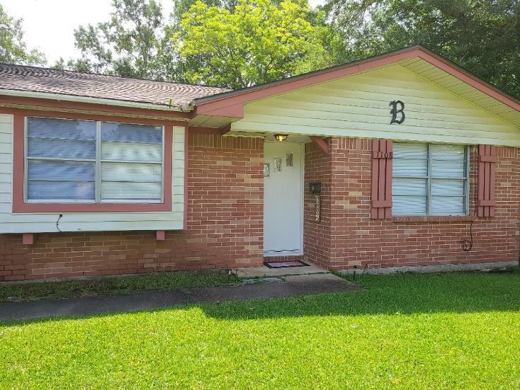 1108 N 3rd St House Rental in Silsbee, TX