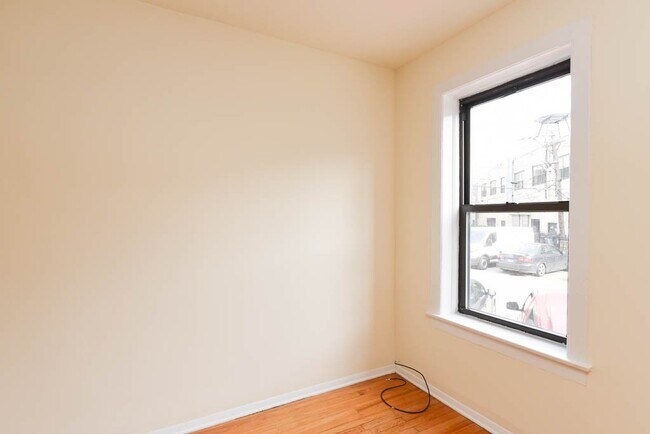 Building Photo - 3306 W Schubert Ave